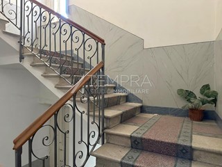 Casa Indipendente in Vendita a Adrano, 209'000&euro;, 450 m², con Box