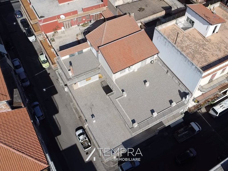 Casa Indipendente in Vendita a Adrano, 325'000&euro;, 700 m², con Box