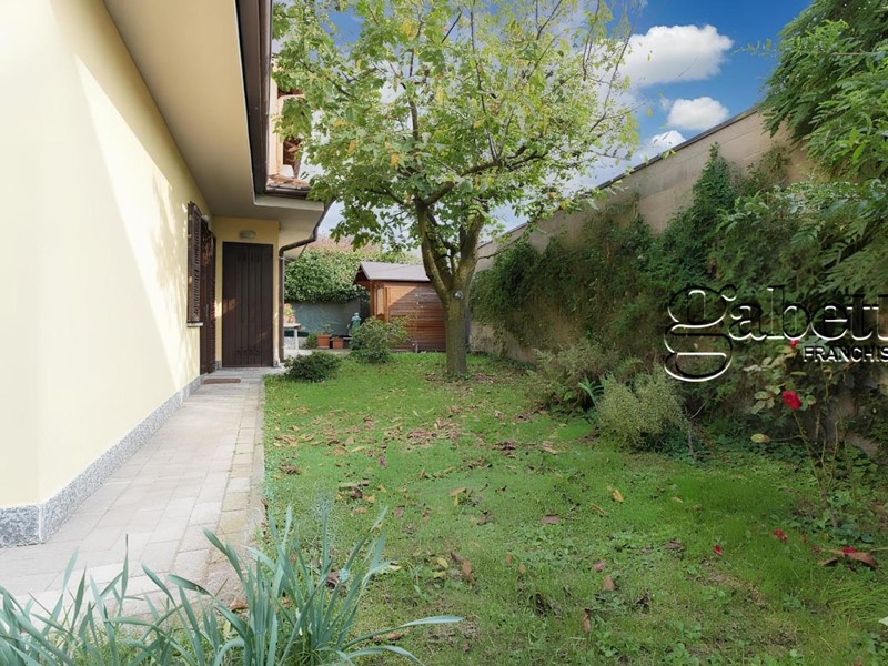 Casa Semi Indipendente in Vendita a Nerviano, 360'000€, 190 m², con Box