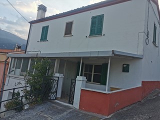 Casa Indipendente in Vendita a Farindola, 39'900€, 80 m²