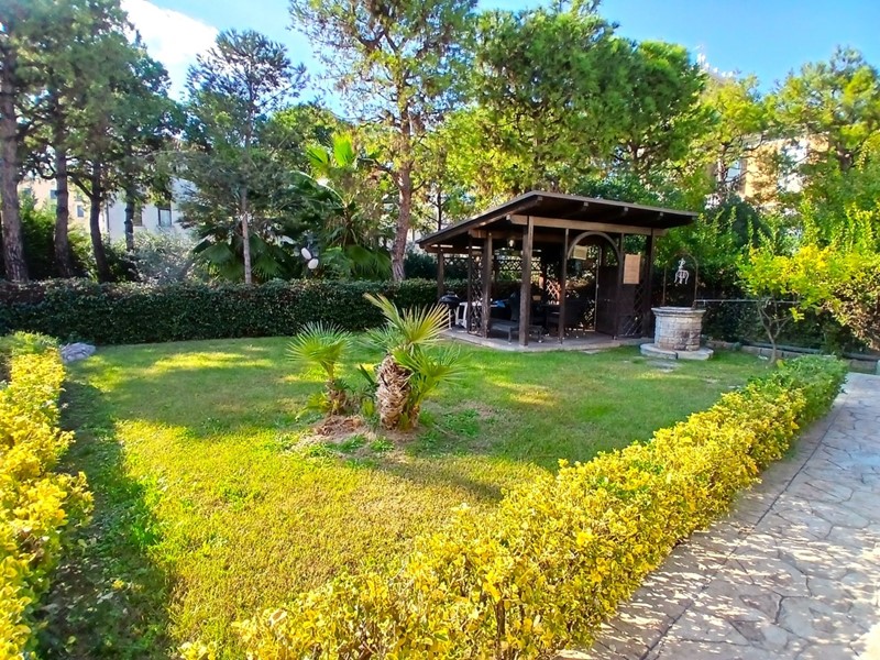 Casa Indipendente in Vendita a San Benedetto del Tronto, 750'000€, 315 m², con Box