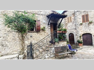 Casa Indipendente in Vendita a Avigliano Umbro, 58'000€, 70 m², arredato