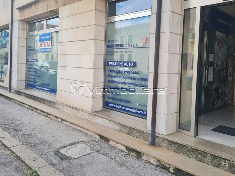 Ufficio in Affitto a Noventa Vicentina, 1'200€, 121 m²