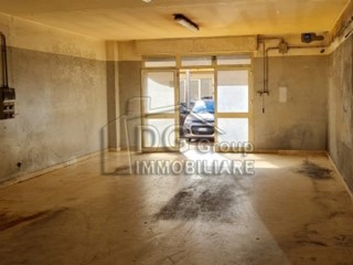 Negozio in Affitto a Alcamo, 1'000€, 160 m²