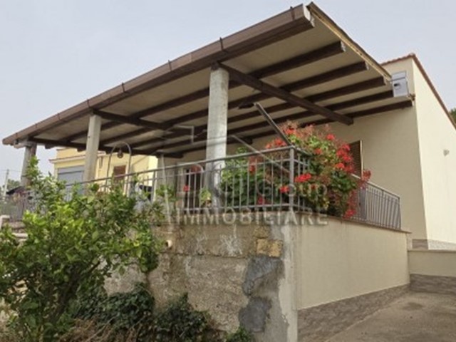 Villa in Vendita a Alcamo, 180'000€, 85 m²