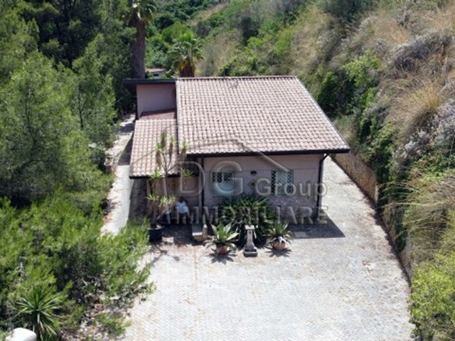 Villa in Vendita a Alcamo, 350'000€, 250 m²