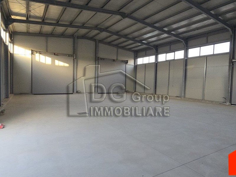 Capannone in Affitto a Alcamo, 2'500€, 350 m²