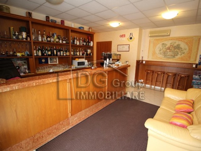 Immobile commerciale in Vendita a Alcamo, 500'000€, 370 m²