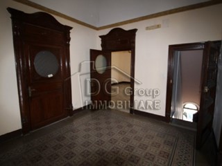 Ufficio in Affitto a Alcamo, 500€, 130 m²
