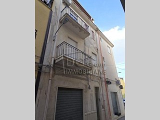 Casa Indipendente in Vendita a Alcamo, 65'000€, 240 m²