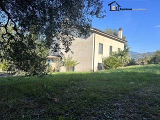 Villa in Vendita a Montebuono, 229'000&euro;, 143 m²