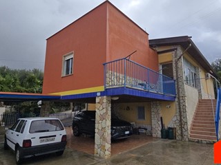 Villa in Vendita a Alcamo, 160'000€, 180 m²