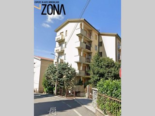 Trilocale in Vendita a Besana in Brianza, 33'000€, 85 m²