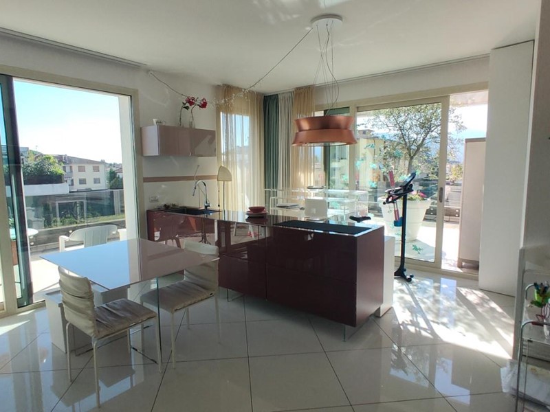 Attico in Vendita a Lucca, zona San Concordio Contrada, 600'000€, 130 m²