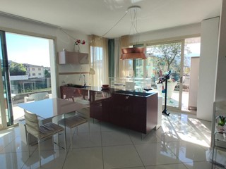 Attico in Vendita a Lucca, zona San Concordio Contrada, 600'000€, 130 m²