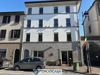 Ufficio in Affitto a Rovato, 700€, 85 m²