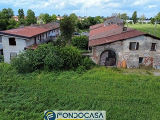 Rustico in Vendita a Rovato, 99'900€, 214 m²