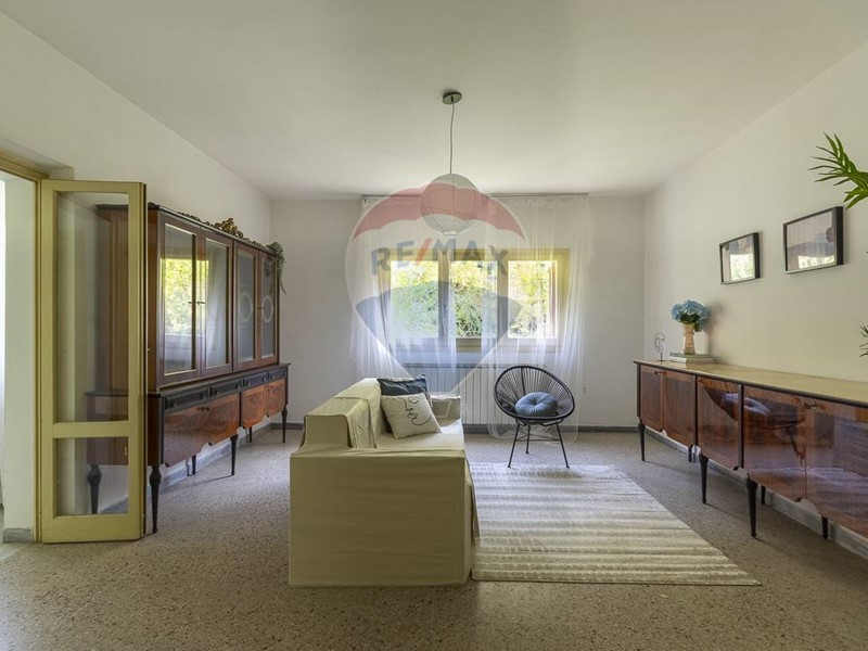 Appartamento in Vendita a Barrea, 85'000&euro;, 120 m²