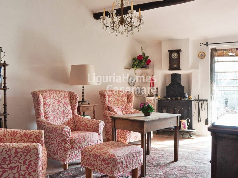 Casa Semi Indipendente in Vendita a Imperia, 180'000€, 197 m²