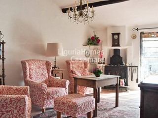 Casa Semi Indipendente in Vendita a Imperia, 180'000€, 197 m²