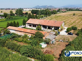 Rustico in Vendita a Rovato, 340'000€, 320 m²