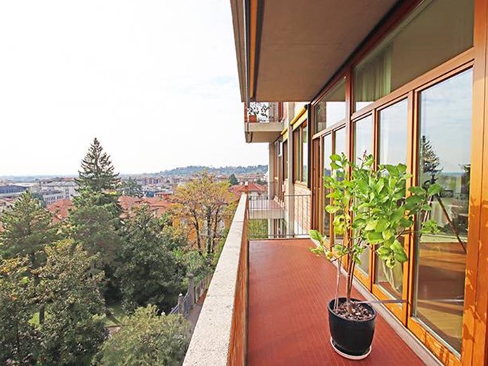 Appartamento in Vendita a Bergamo, 330 m²
