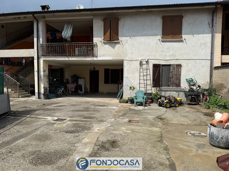 Quadrilocale in Vendita a Lograto, 240'000€, 136 m²