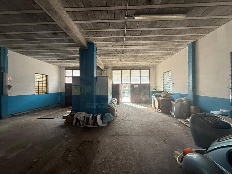 Attività commerciale in Affitto a Fisciano, 1'500€, 200 m²