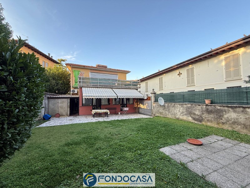 Rustico in Vendita a Rovato, 340 m²