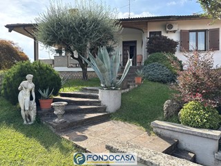 Villa in Vendita a Rovato, 285 m²