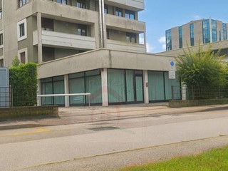 Immobile commerciale in Affitto a Trento, 1'400€, 155 m²