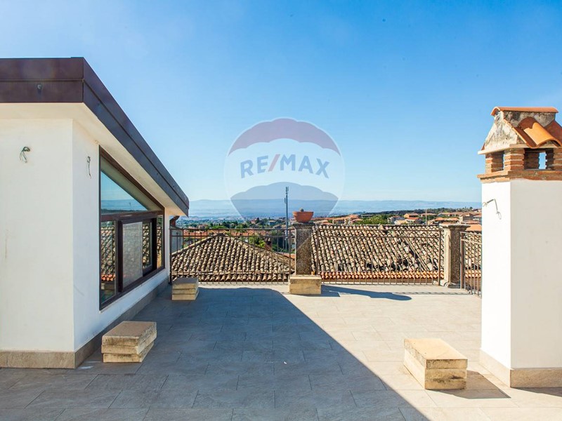 Casa Indipendente in Vendita a San Pietro Clarenza, 250'000€, 140 m²