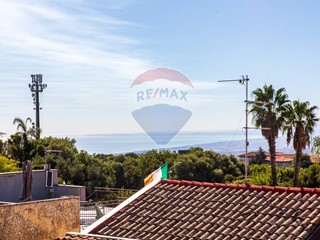 Casa Indipendente in Vendita a San Pietro Clarenza, 250'000€, 140 m²