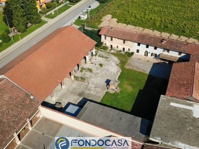 Rustico in Vendita a Lograto, 69'900€, 156 m²