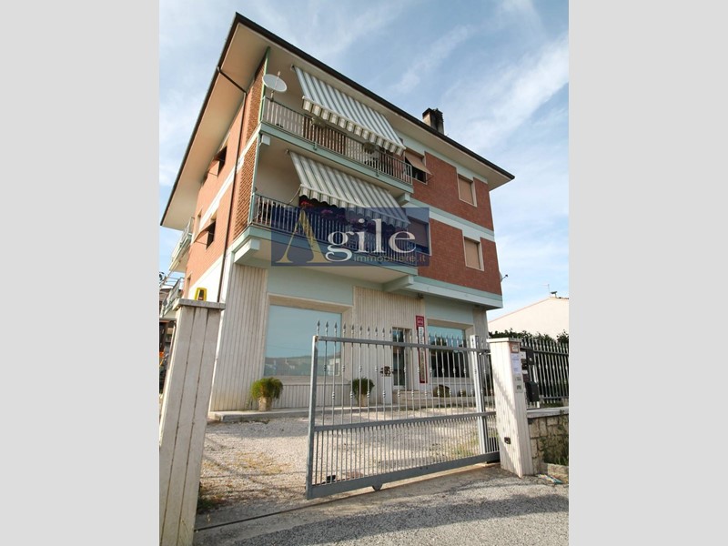 Appartamento in Vendita a Colli del Tronto, 160'000&euro;, 198 m²