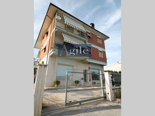 Appartamento in Vendita a Colli del Tronto, 160'000&euro;, 198 m²