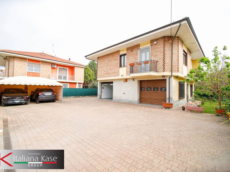 Villa in Vendita a Caluso, 260'000€, 200 m²