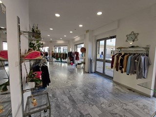 Negozio in Affitto a Torino, 1'700€, 205 m²