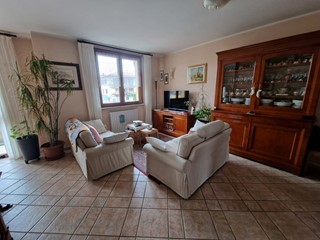 Villetta a schiera in Vendita a Robecco sul Naviglio, 285'000€, 200 m²