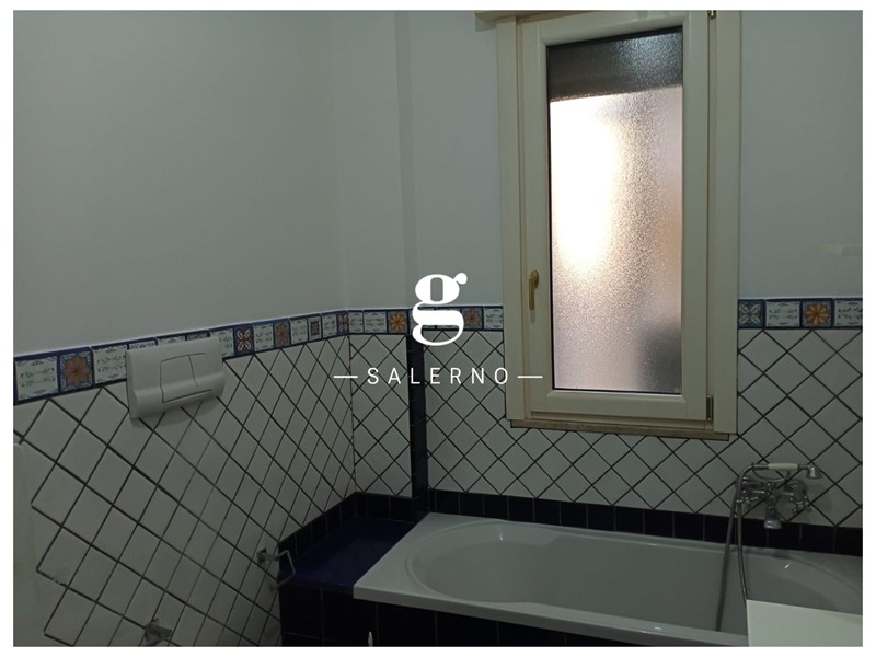 Ufficio in Affitto a Salerno, 1'200€, 85 m²