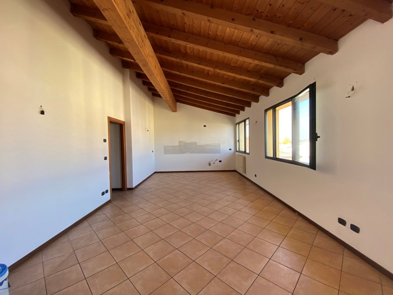 Trilocale in Vendita a Pojana Maggiore, 105'000&euro;, 104 m²