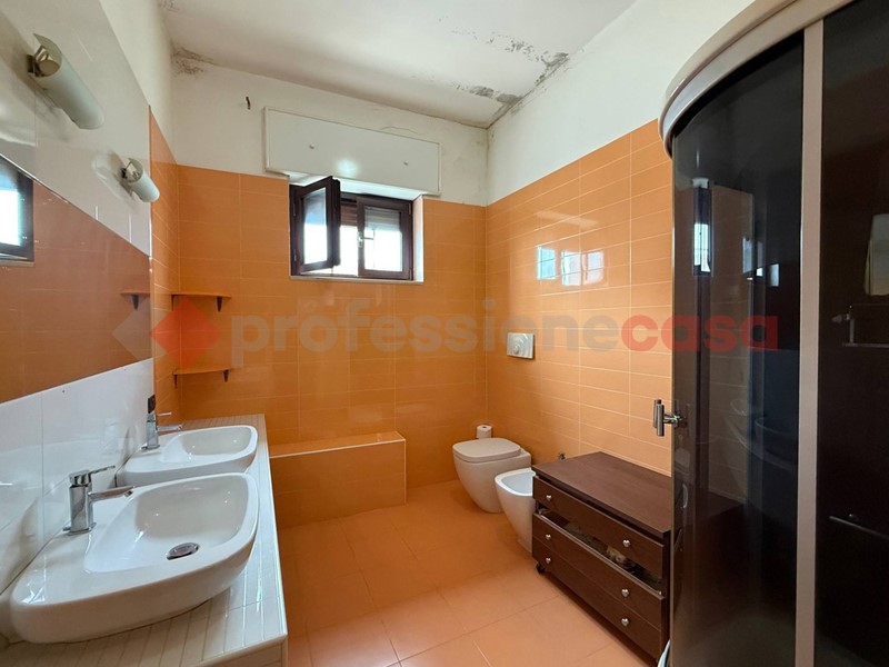 Quadrilocale in Vendita a Pulsano, 95'000€, 110 m²