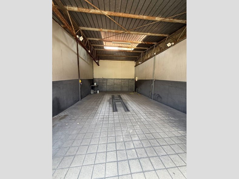 Attività commerciale in Affitto a Sant'Anastasia, 320 m²