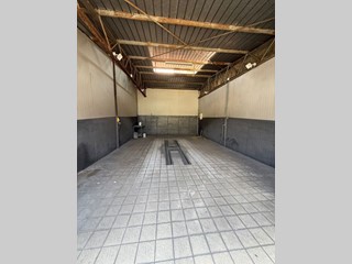 Attività commerciale in Affitto a Sant'Anastasia, 320 m²