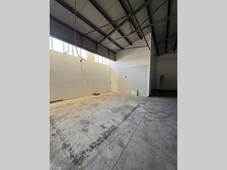 Capannone in Affitto a Sant'Anastasia, 1100 m²