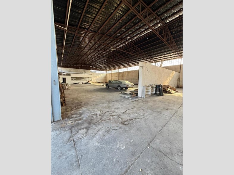 Attività commerciale in Vendita a Ottaviano, 800 m²