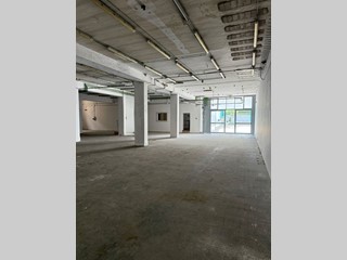 Attività commerciale in Affitto a Sant'Anastasia, 363 m²