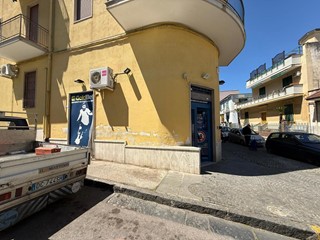 Attività commerciale in Affitto a Sant'Anastasia, 150 m²