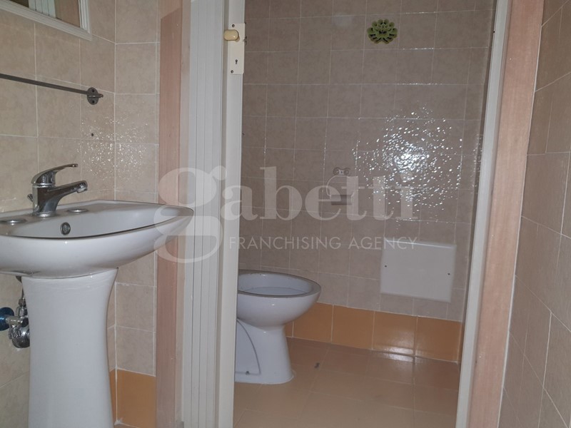 Negozio in Affitto a Calvizzano, 400€, 33 m²