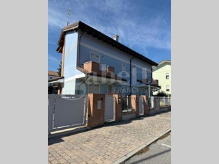 Quadrilocale in Vendita a Villadose, 75'000€, 99 m²